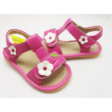 Горячие розовые маленькие цветочные скрипучие сандалии